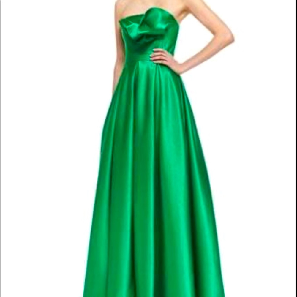 Carmen Marc Valvo Emerald Green Ballgown Size 4